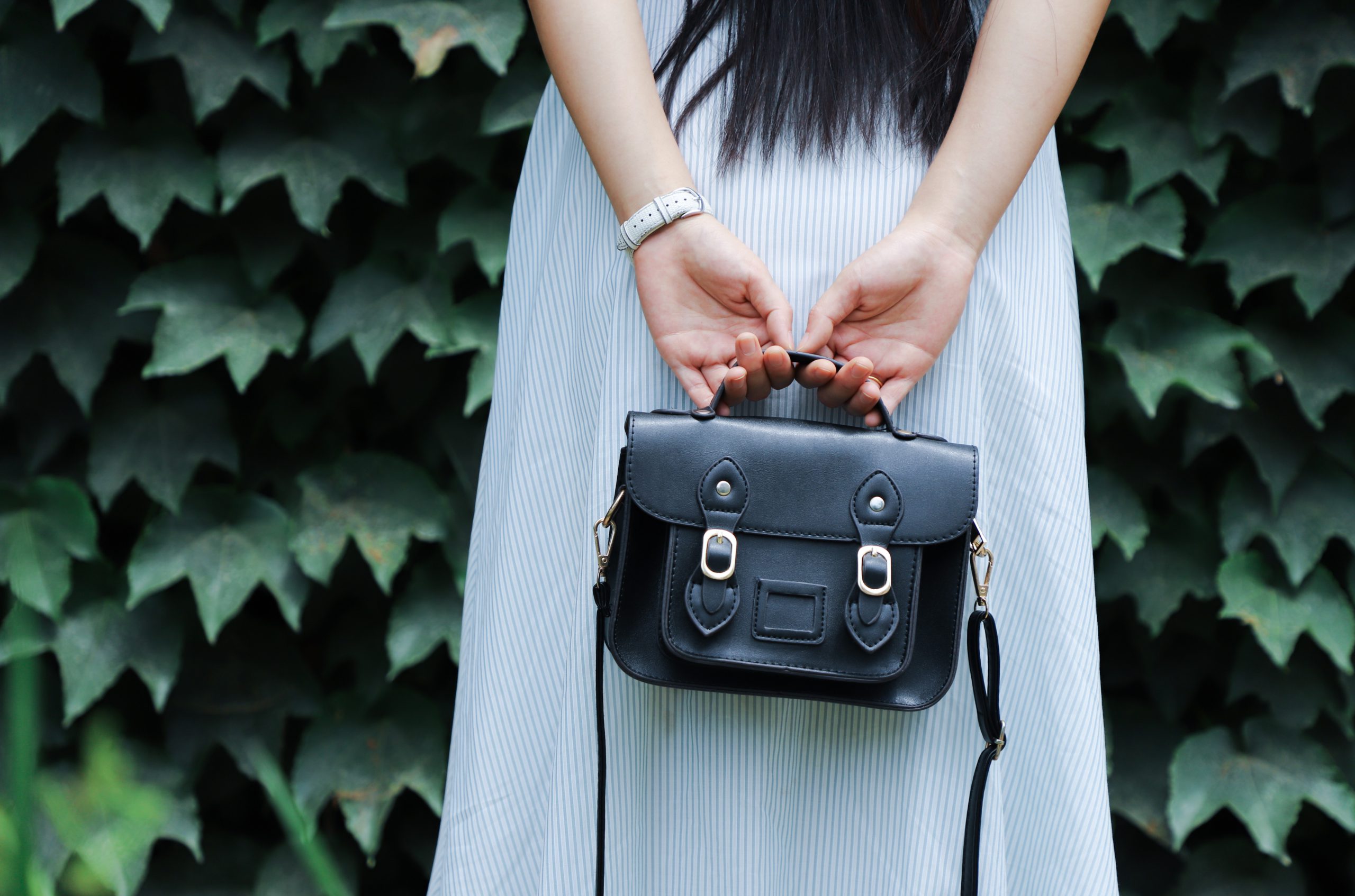 How to pick the right handbag for your body type.