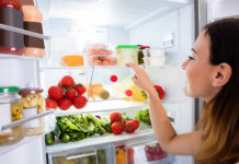 How to handle food safely in refrigerators and freezers?